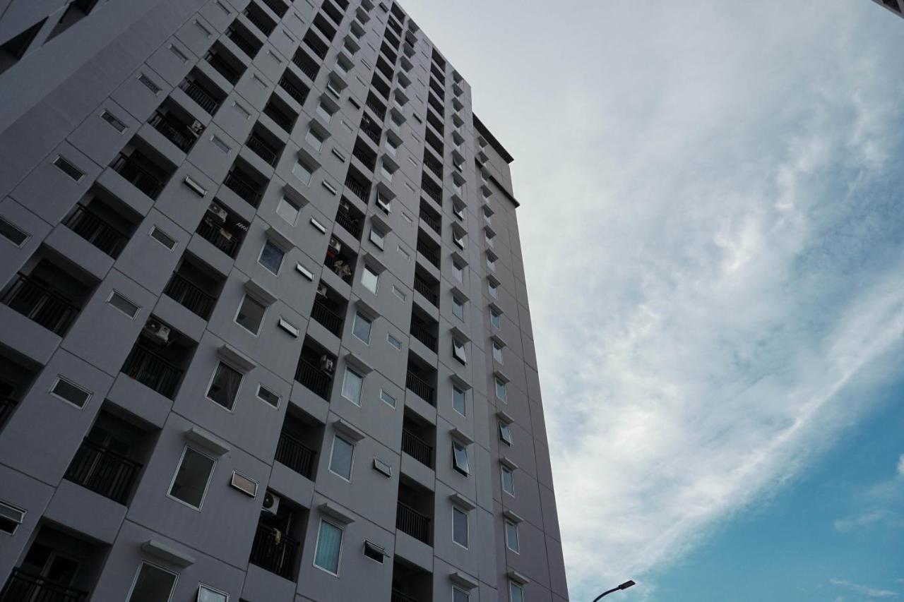 Homey At Sentraland Cengkareng Near Airport By Travelio * Jakarta